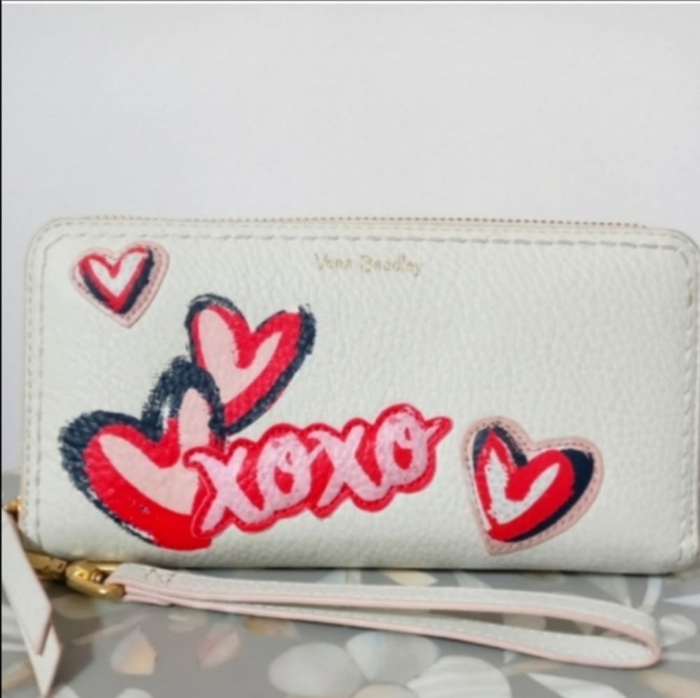 Vera Bradley Valentine's Day Wristlet Pink Love Heart Zip Wallet